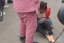 Dùng dây trói cháu gái nghịch ngợm, bà bị nhầm thành kẻ buôn người 