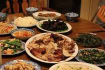 Ăn rau mẹ tự trồng, 4 con ngộ độc nặng, một người tử vong