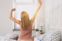 Dậy sớm kiểu này hại hơn thức khuya, vừa tổn thọ vừa khó chịu