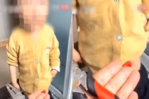 Để con chơi một mình, mẹ hối không kịp vì điều này