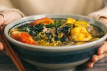 Dân tình ùn ùn ăn bún ốc sau Tết nhưng lợi ích lại ít người biết