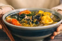 Dân tình ùn ùn ăn bún ốc sau Tết nhưng lợi ích lại ít người biết