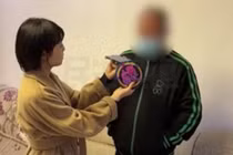 Hẹn hò hơn năm mới biết bạn gái mình là...vợ bạn thân 