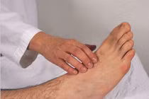 Chân xuất hiện 2 dấu hiệu này, đi khám ngay kẻo tắc mạch máu