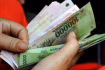 Biếu Tết nhà chồng 2 triệu đồng, chồng “ăn bám” vẫn bị chê