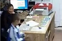 Bị mẹ mắng vì làm bài ẩu, bé trai đòi...xét nghiệm huyết thống