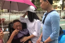 Lê Bình khóc nghẹn khi gặp Cát Phượng chia sẻ về chuyện bệnh tình 