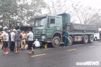 Xe máy va chạm xe tải, chiến sĩ công an nghĩa vụ bị cán chết