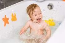 Bố mải chơi game, để con làm điều quen này và kết kinh hoàng