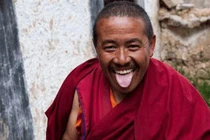 Lạ: Người Tây Tạng chuyên lè lưỡi du khách và ý nghĩa...