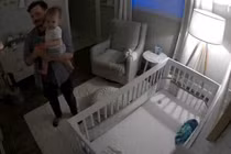 Bé cất câu nói đầu tiên với cụm từ ai nghe cũng choáng