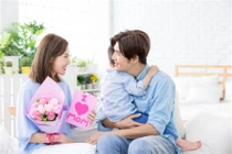 Kỳ quặc dịch vụ có thể thuê người khác... làm mẹ