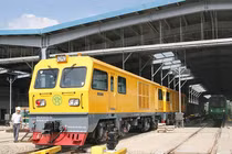 Metro Cát Linh-Hà Đông bộn bề trước giờ chạy thử