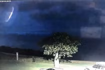 Xôn xao vật thể nghi UFO lượn trước mặt cảnh sát?