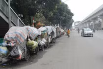 Hà Nội: Vì sao người dân chặn xe chở rác vào bãi Nam Sơn?