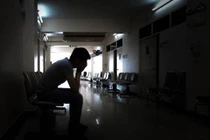 Vợ mắc ung thư, chồng làm điều bất ngờ, ai nghe cũng...