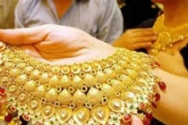 Giá vàng hôm nay 27/10: Lặng im chờ quyết định của Fed