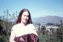 Quá giang xe cặp vợ chồng, thiếu nữ tự bước vào địa ngục