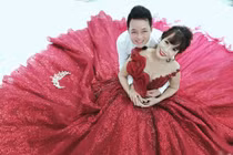 Cô dâu 62 tuổi: 2 vợ chồng ôm nhau khóc vì nhận 10 nghìn câu chửi