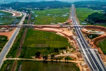 Cận cảnh vòng xoay cao tốc 34.500 tỷ sụt lún cần 300 ngày khắc phục