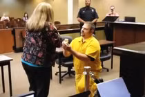 Màn cầu hôn độc lạ... khiến cô dâu vừa "đau tim" vừa hạnh phúc