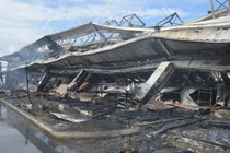 10.000m2 nhà xưởng Cty May Nhà Bè tan hoang sau vụ cháy