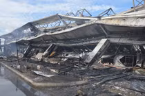 10.000m2 nhà xưởng Cty May Nhà Bè tan hoang sau vụ cháy