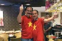 Trong đêm Việt Nam vô địch AFF: Bầu Đức, Bầu Thắng ngồi ngẫm bên nhau