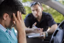 Lái xe hành động "lạ" khi gặp cảnh sát... kết đắng ngắt