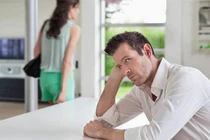 Vợ gắn camera khắp nhà để chắc chắn chồng không có chỗ làm chuyện đó