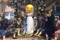 Trời nắng gần 40 độ, đi ăn cưới thì nên mặc gì cho chất?