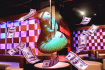 Quá rỗi hơi, dân mạng đem sâu bướm ra chế ảnh tơi bời