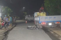 Người đàn ông đi xe tử vong do tông vào ôtô tải đỗ bên đường