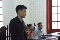 Bạn gái bị trêu ghẹo, nam thanh niên cầm dao đâm thấu tim đối thủ