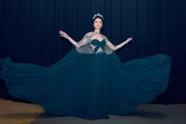 Bí kíp tạo dáng để có được ảnh ngàn like của HH Hương Giang