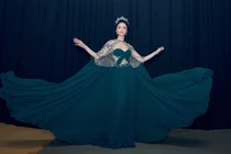 Bí kíp tạo dáng để có được ảnh ngàn like của HH Hương Giang