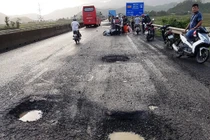 Đình chỉ công tác chỉ huy công trường do để Quốc lộ 1 nát như tương