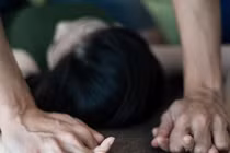 “Yêu râu xanh” dỡ trần nhà, đột nhập vào hiếp dâm bé gái khai gì?