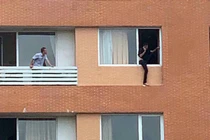 Giải cứu kịp thời du khách Pháp định nhảy lầu tự tử từ tầng 7