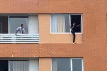 Giải cứu kịp thời du khách Pháp định nhảy lầu tự tử từ tầng 7