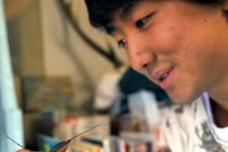 Yêu con gián, anh chàng làm điều rợn người để được bên nhau mãi