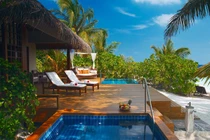 Khu nghỉ dưỡng giữa biển giá 57 triệu/đêm có gì hay?