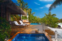 Khu nghỉ dưỡng giữa biển giá 57 triệu/đêm có gì hay?