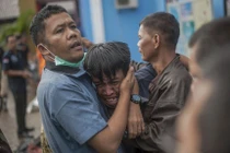 Hình ảnh gây “sốc” sau cơn sóng thần ở Indonesia