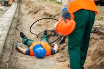 Điện giật chết thảm, chàng trai bật dậy sống lại kỳ diệu