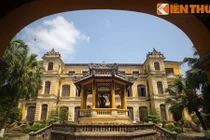Soi cung điện cực tráng lệ của vua Khải Định ở Huế