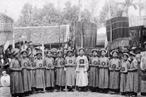 Ảnh hiếm về tục chơi cờ người ở Việt Nam xưa