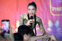 Thu Minh "dở khóc dở cười" vì khán giả xin...nhẫn kim cương