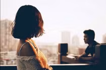 Gặp lại tình cũ đang "chếnh choáng", vợ tỉnh ngộ vì câu nói của chồng