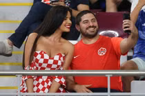 Fan nữ gợi cảm nhất World Cup 2022 không sợ bị bắt 